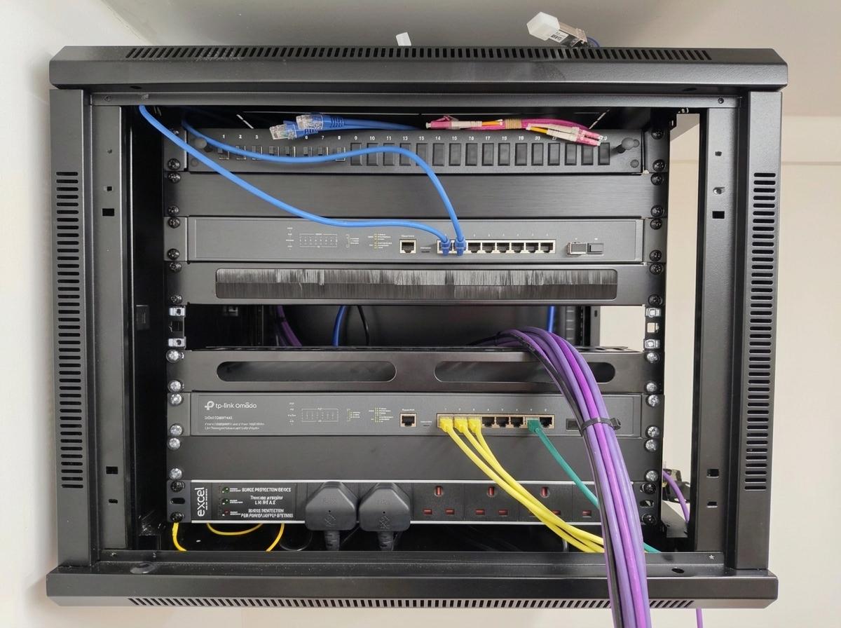 Verge Tech structured office cabling and TP-Link Omada managed switch network cabinet in London